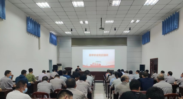 河南理工大学：水电暖维修中心开展夏季安全知识培训.jpg
