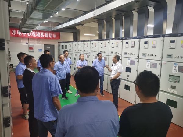 江苏科技大学：水电中心开展倒闸停送电模拟操作岗位培训.jpg