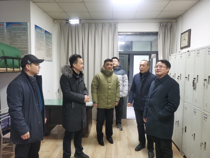 江苏科技大学周宏根副校长检查新学期学校后勤保障工作.jpg