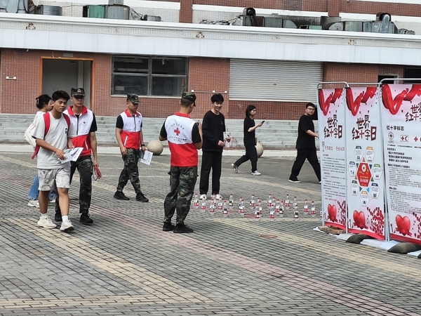 知识问答+趣味套圈，寓教于乐氛围浓.jpg