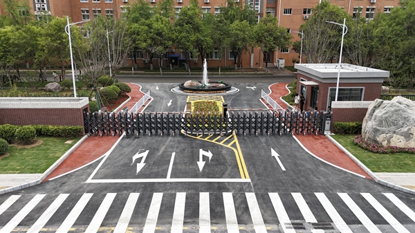 1751251800147414.jpg 主校区东南门.jpg