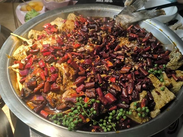 1.【四川成都 · 麻辣黑豆花烤鱼】.jpg